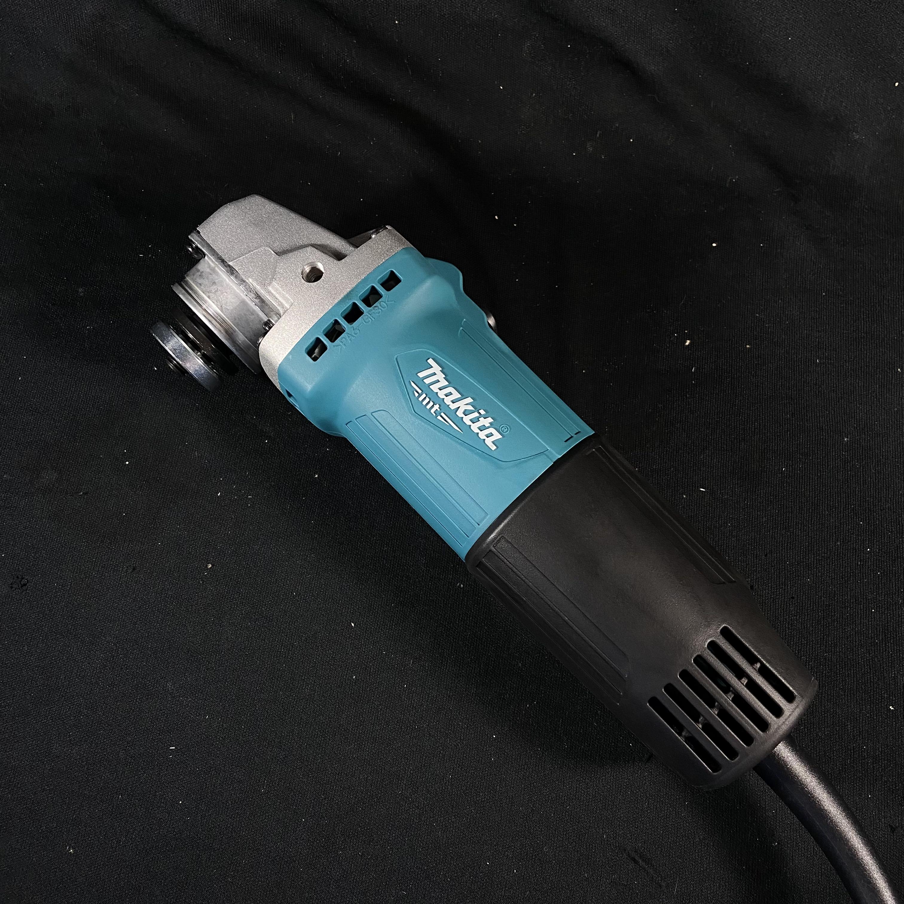 MAKITA Mesin Gerinda Tangan M0900B Angle Grinder 4 Inci 2