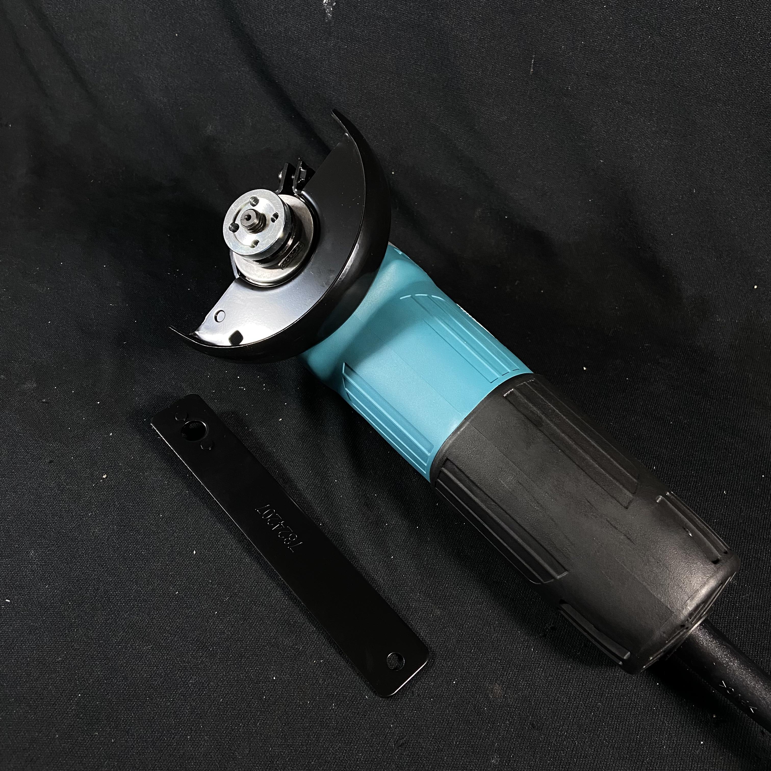 MAKITA Mesin Gerinda Tangan M0900B Angle Grinder 4 Inci 4